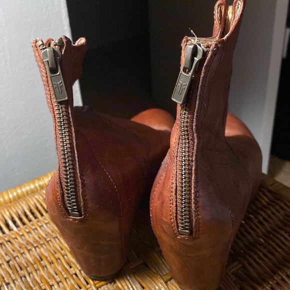 Frye Carson Wedge Bootie size 8 - Picture 2 of 7